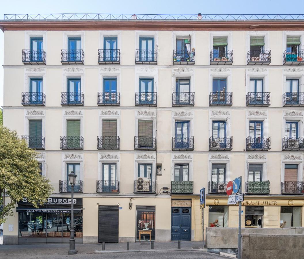 Uma Suites Atocha Madrid Exterior photo